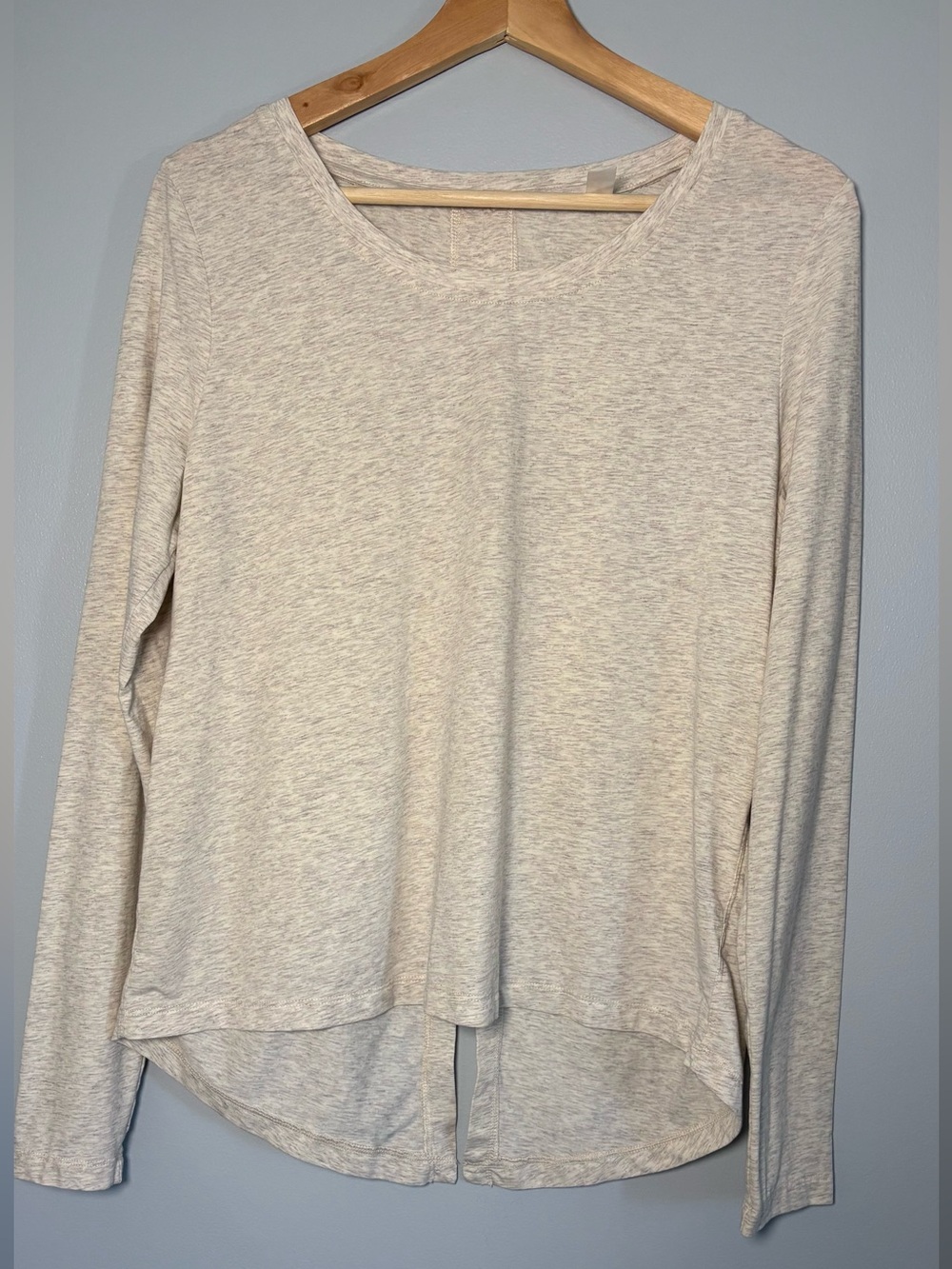 Athleta Heathered Cream Long Sleeve Top slit back size Medium